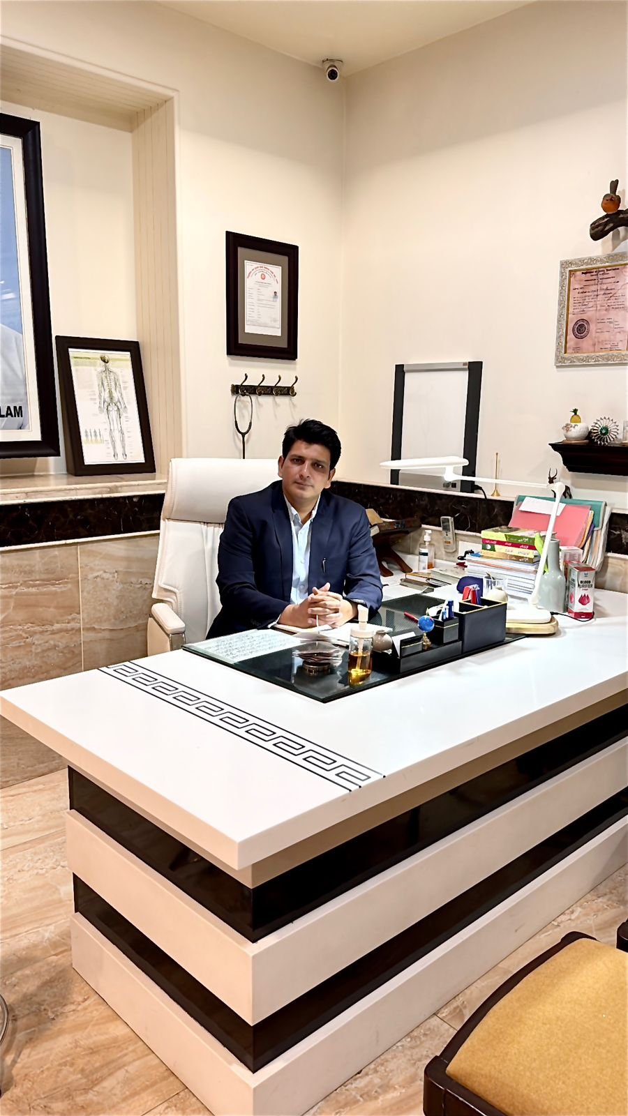 Dr. Hakeem Shan-e-Alam